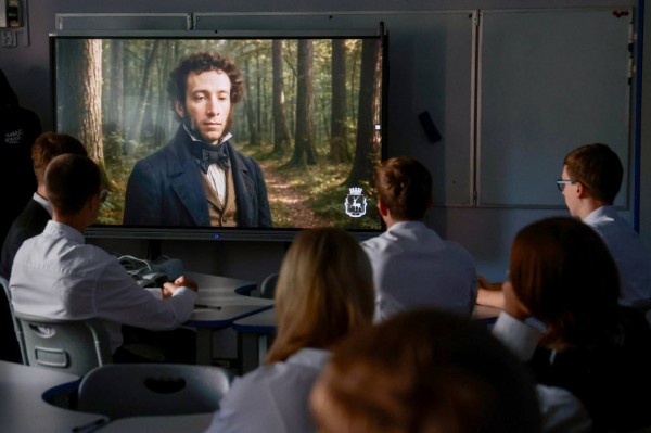 Связь сквозь расстояние: VR-экскурсии в школах соединили учащихся  Нижнего Новгорода и Сухума