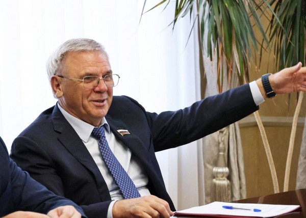 Спикер ЗСНО познакомился с участником программы «Герои» Молгачевым Спикер ЗСНО познакомился с участником программы «Герои» Молгачевым