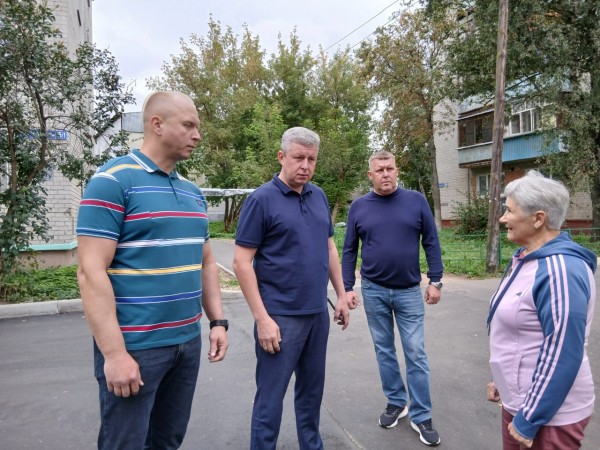 Ремонт дворов на ул. Заводской-Баумана, который был инициирован главой города после личного приема граждан, завершён — устраняются недостатки Ремонт дворов на ул. Заводской-Баумана, который был инициирован главой города после личного приема граждан, завершён — устраняются недостатки