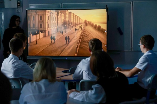 Связь сквозь расстояние: VR-экскурсии в школах соединили учащихся  Нижнего Новгорода и Сухума