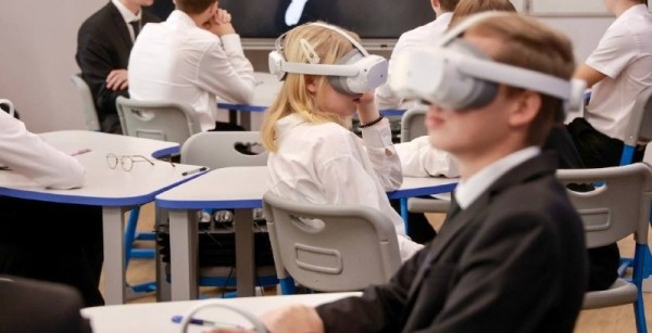 Связь сквозь расстояние: VR-экскурсии в школах соединили учащихся  Нижнего Новгорода и Сухума