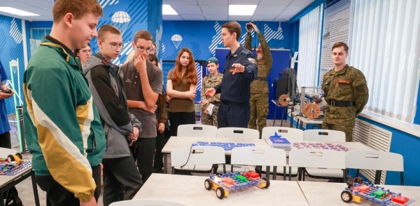 День открытых дверей для автозаводских школьников прошел в Центре военно-патриотического воспитания имени Максима Настина