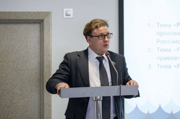 Рустам Досаев: "Без субсидий не будет импортозамещения в судостроении" Рустам Досаев: "Без субсидий не будет импортозамещения в судостроении"