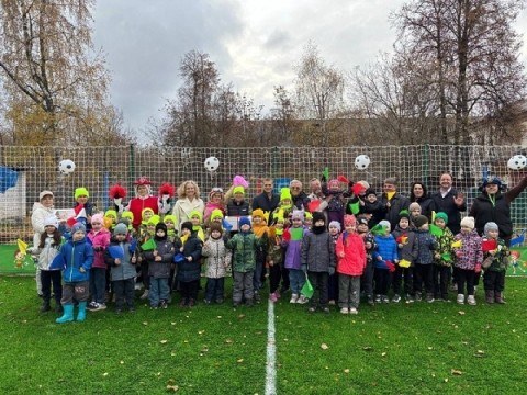Евгений Люлин открыл пять новых футбольных полей для дошколят Дзержинска Евгений Люлин открыл пять новых футбольных полей для дошколят Дзержинска