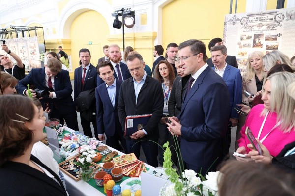Мединский и Никитин посетили книжную ярмарку в Нижнем Новгороде Мединский и Никитин посетили книжную ярмарку в Нижнем Новгороде