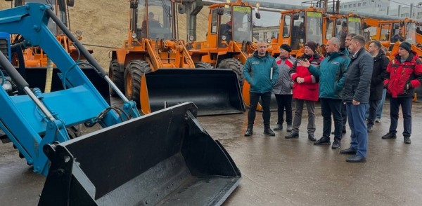 Спецтехнику, рабочие бригады и ремонтную базу проверили в Советском районе перед началом зимнего сезона