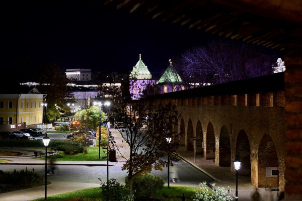 Экскурсии по освещенной кремлевской стене стали доступны нижегородцам Экскурсии по освещенной кремлевской стене стали доступны нижегородцам