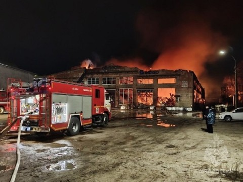 МЧС обнародовало видео с места пожара в производственном здании в Сормове МЧС обнародовало видео с места пожара в производственном здании в Сормове