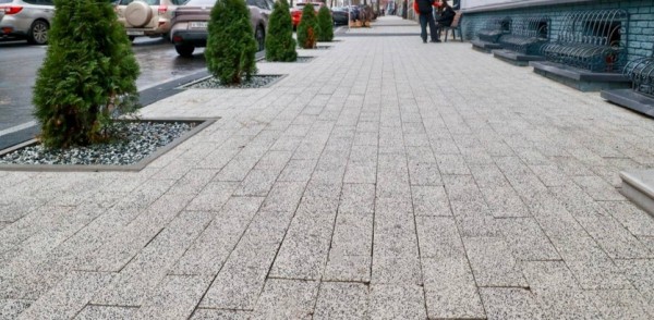 Новые тротуары и проезжую часть сделали на улице Володарского в Нижнем Новгороде Новые тротуары и проезжую часть сделали на улице Володарского в Нижнем Новгороде