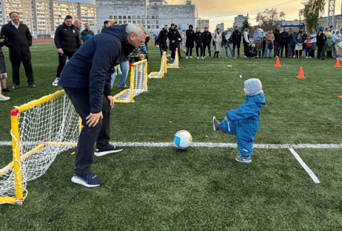 Евгений Люлин поддержал первый детсадовский футбольный фестиваль Евгений Люлин поддержал первый детсадовский футбольный фестиваль