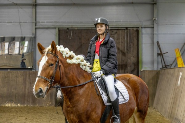 Более 200 зрителей посмотрели масштабное костюмированное конное шоу и праздничное представление «Баба Яга ищет свою сказку» в городском зооцентре «Надежда» Более 200 зрителей посмотрели масштабное костюмированное конное шоу и праздничное представление «Баба Яга ищет свою сказку» в городском зооцентре «Надежда»
