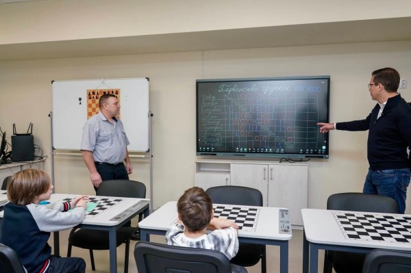 Глава города Юрий Шалабаев посетил новый филиал ДДТ имени В.П. Чкалова, принявший после своего открытия 1 100 воспитанников Глава города Юрий Шалабаев посетил новый филиал ДДТ имени В.П. Чкалова, принявший после своего открытия 1 100 воспитанников