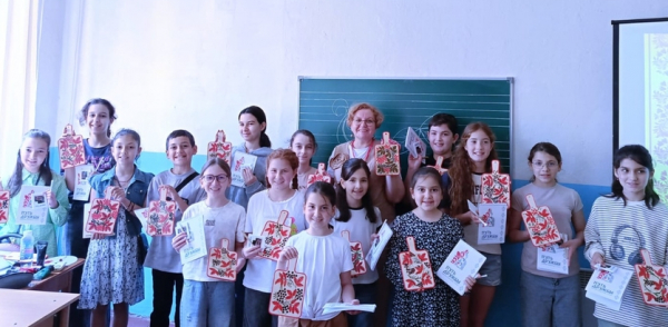 Хохломская роспись, хореография и эстрадный вокал: нижегородские педагоги проводят мастер-классы для учеников сухумских школ искусств Хохломская роспись, хореография и эстрадный вокал: нижегородские педагоги проводят мастер-классы для учеников сухумских школ искусств