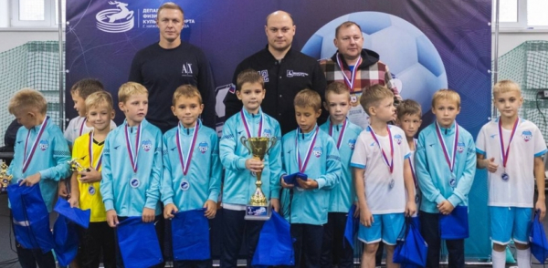 Команда муниципальной спортивной школы «Чайка» завоевала серебряные медали на Кубке Нижегородского кремля по футболу Команда муниципальной спортивной школы «Чайка» завоевала серебряные медали на Кубке Нижегородского кремля по футболу