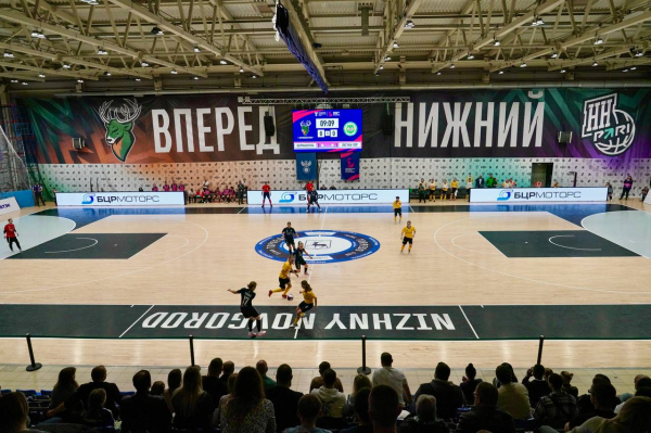 Глава города Юрий Шалабаев положил начало новой спортивной традиции – вручению Кубка лучшему игроку Глава города Юрий Шалабаев положил начало новой спортивной традиции – вручению Кубка лучшему игроку