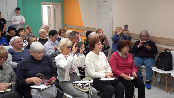 Пенсионеры учатся использованию искусственного интеллекта в соседских центрах Нижнего Новгорода Пенсионеры учатся использованию искусственного интеллекта в соседских центрах Нижнего Новгорода