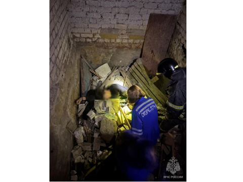 Пожарные спасли подростка из шахты в заброшенном здании в Ворсме Пожарные спасли подростка из шахты в заброшенном здании в Ворсме