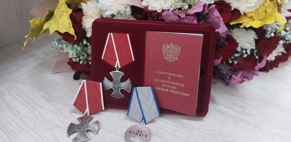 Ордена Мужества и медаль «За отвагу» вручили семьям Героев СВО в Ленинском районе Ордена Мужества и медаль «За отвагу» вручили семьям Героев СВО в Ленинском районе