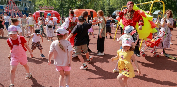Праздничной программой после завершения второго этапа благоустройства открылся парк имени 1 Мая Праздничной программой после завершения второго этапа благоустройства открылся парк имени 1 Мая