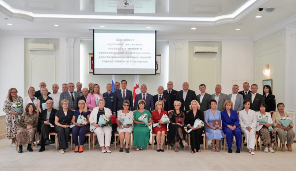 Глава города Юрий Шалабаев вручил награды нижегородцам, удостоенным почетных званий заслуженных работников профессиональных сфер Глава города Юрий Шалабаев вручил награды нижегородцам, удостоенным почетных званий заслуженных работников профессиональных сфер