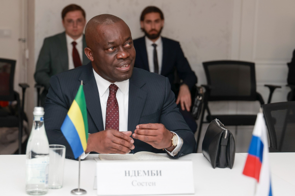 Юрий Шалабаев встретился с Чрезвычайным и Полномочным Послом Габонской Республики господином Состеном Ндемби 