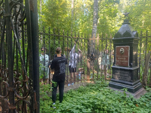 Более 500 захоронений участников Великой Отечественной войны благоустроены в рамках акции «Чистый Нижний» Более 500 захоронений участников Великой Отечественной войны благоустроены в рамках акции «Чистый Нижний»