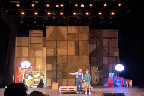 Премьерный показ «Денискиных рассказов» прошел в нижегородском ТЮЗе Премьерный показ «Денискиных рассказов» прошел в нижегородском ТЮЗе