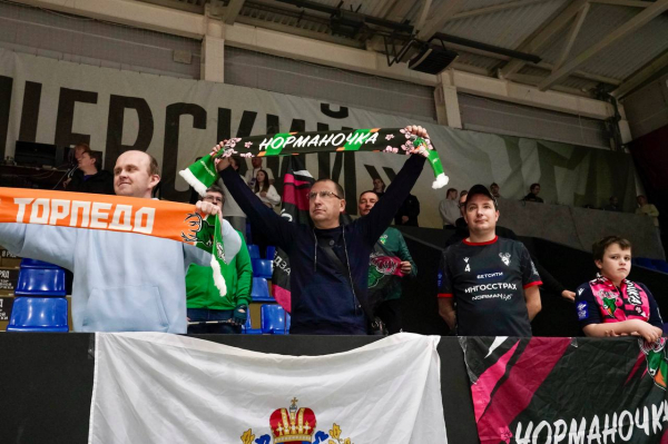 Глава города Юрий Шалабаев положил начало новой спортивной традиции – вручению Кубка лучшему игроку Глава города Юрий Шалабаев положил начало новой спортивной традиции – вручению Кубка лучшему игроку