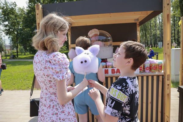 Праздничной программой после завершения второго этапа благоустройства открылся парк имени 1 Мая Праздничной программой после завершения второго этапа благоустройства открылся парк имени 1 Мая