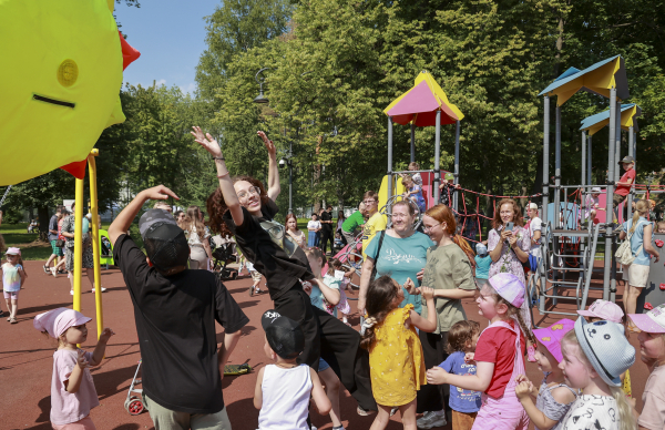 Праздничной программой после завершения второго этапа благоустройства открылся парк имени 1 Мая Праздничной программой после завершения второго этапа благоустройства открылся парк имени 1 Мая