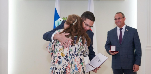 Глава города Юрий Шалабаев вручил награды нижегородцам, удостоенным почетных званий заслуженных работников профессиональных сфер Глава города Юрий Шалабаев вручил награды нижегородцам, удостоенным почетных званий заслуженных работников профессиональных сфер