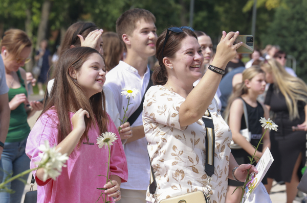 Праздничной программой после завершения второго этапа благоустройства открылся парк имени 1 Мая Праздничной программой после завершения второго этапа благоустройства открылся парк имени 1 Мая