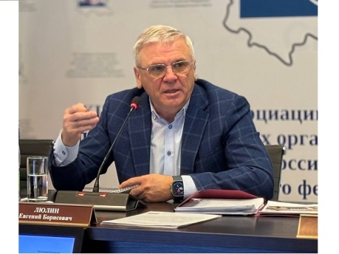 Евгений Люлин подчеркивает значимость работы молодежных парламентов в ПФО Евгений Люлин подчеркивает значимость работы молодежных парламентов в ПФО